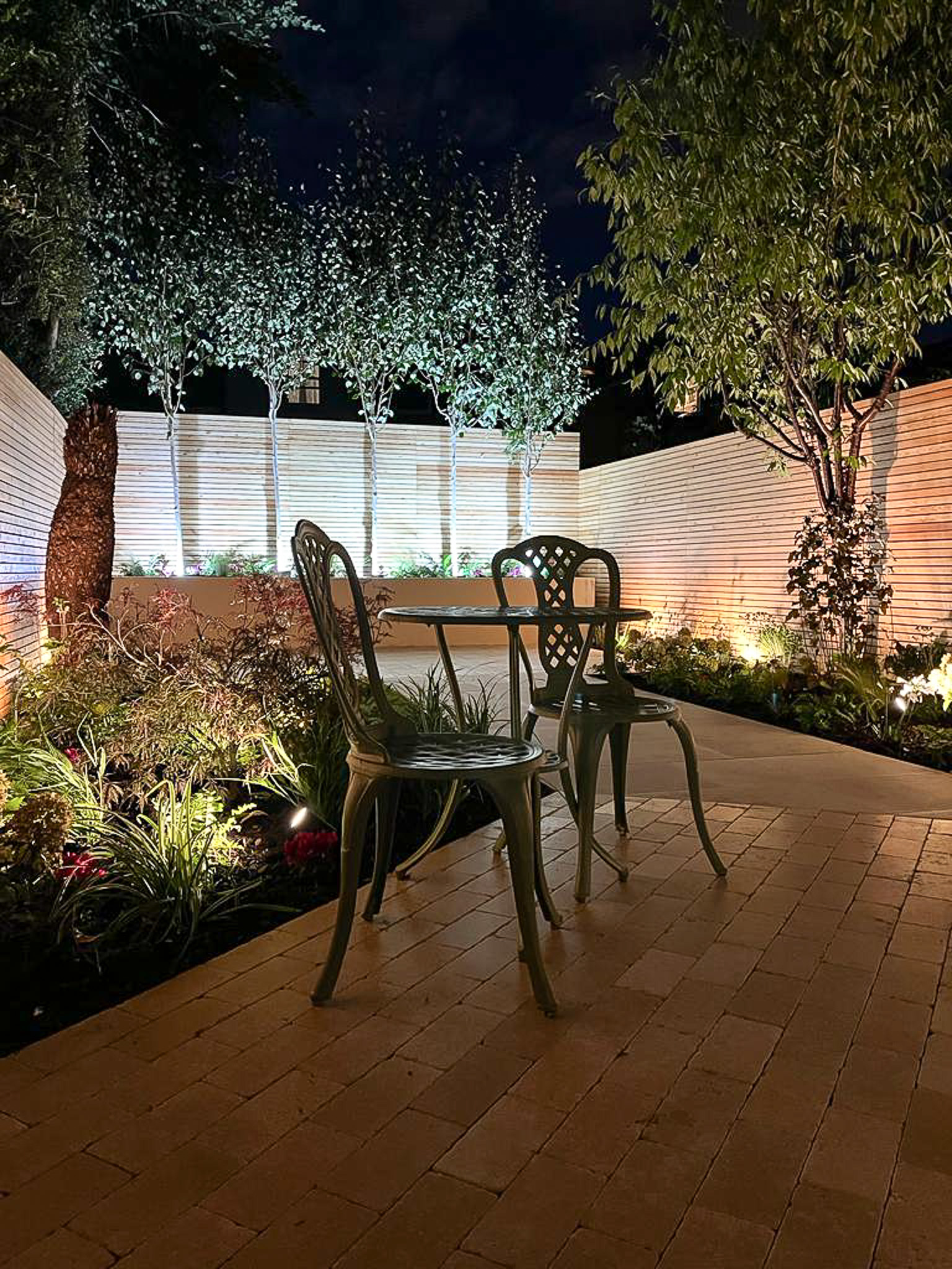Clapham elegant garden sanctuary - lighting